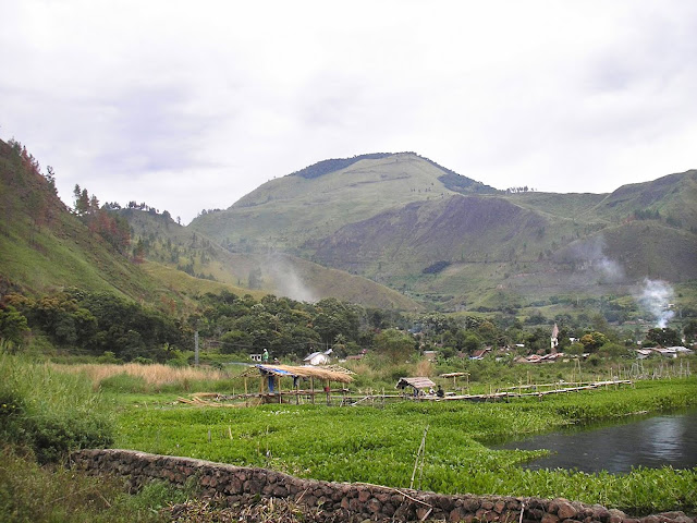 gambar mendaki gunung